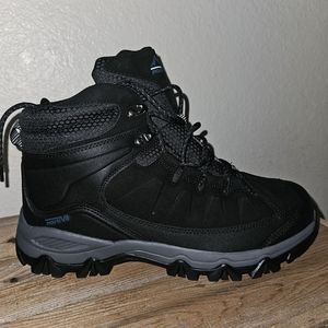 New in Box Mens Waterproof Hiking Boots size 11, Black